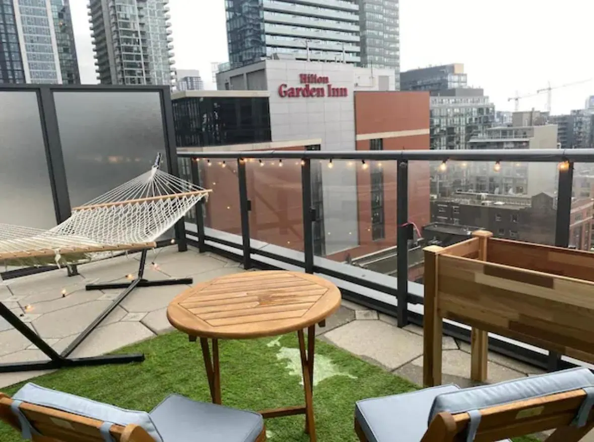 Bright 1Br W Large Terrace - Entertainment District Apartment Toronto